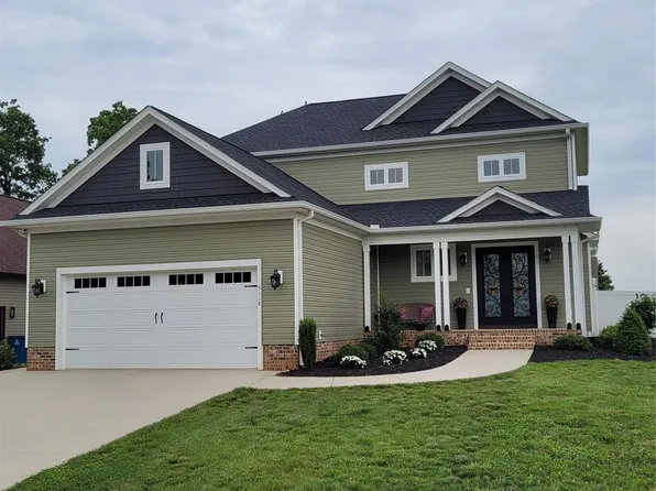 5118 Regents Park Dr, Hickory, NC 28602