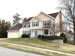 15702 Summer Ridge Dr, Chesterfield, MO 63017