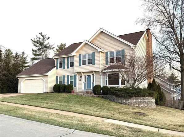 15702 Summer Ridge Dr, Chesterfield, MO 63017