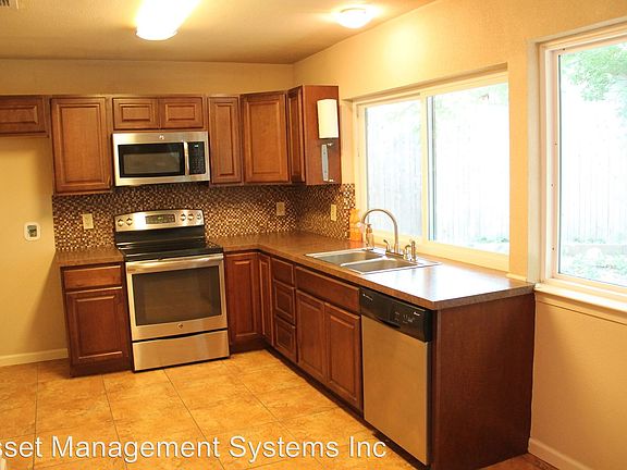 3rd image of 712 Midway Dr W