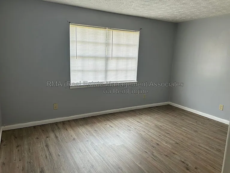 1110 W Poplar St #P1 — Photo 6