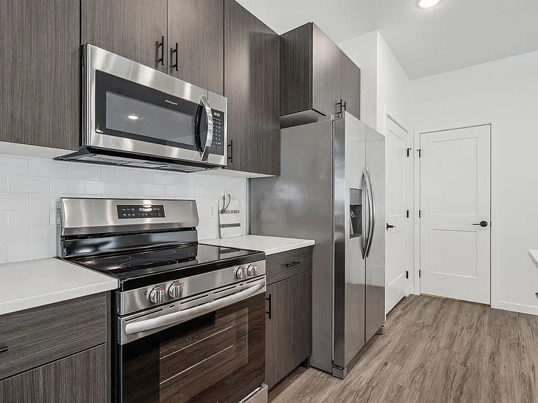 Avalon Apartments & Townhomes — Photo 5