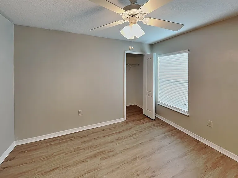 1043 Bethpage Rd — Photo 2