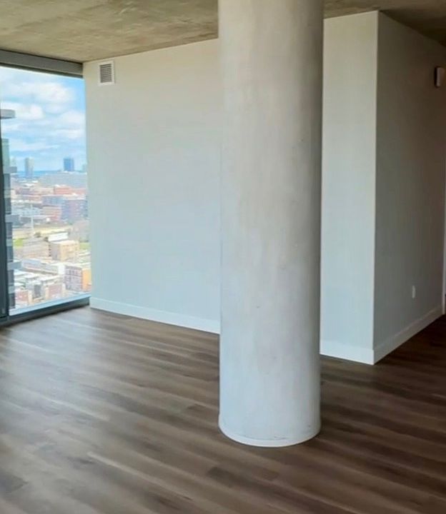 Full Sized Dining Room Right Off The Kitchen