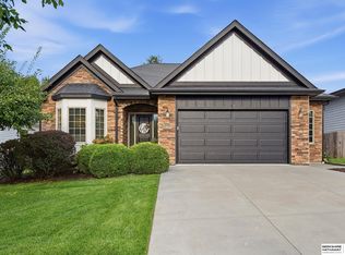 2721 Docs Dr, Lincoln, NE 68507