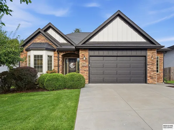 2721 Docs Dr, Lincoln, NE 68507