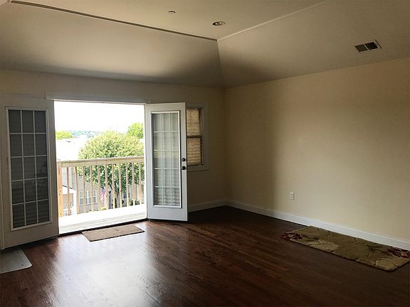 3rd image of 265 Saint Johns Ave