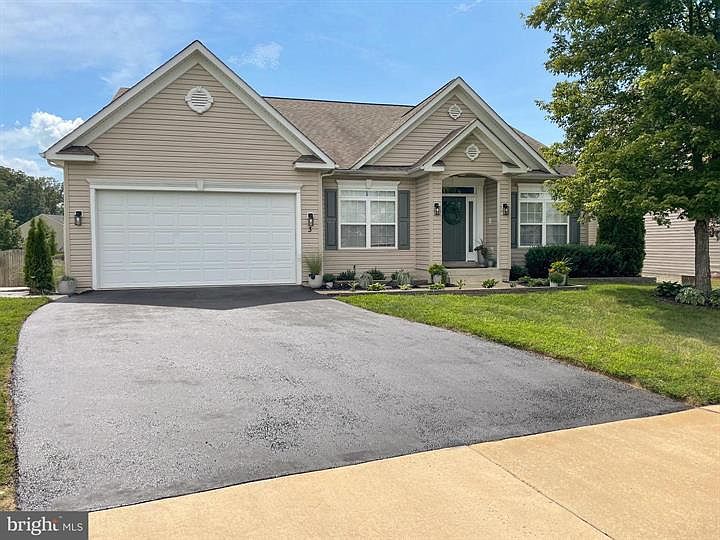 1st image of 3 Fountain Dr