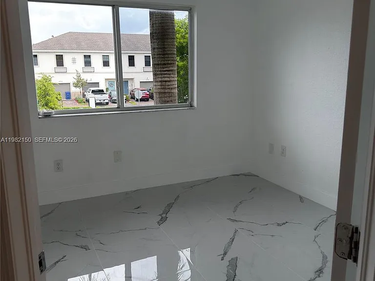 689 NW 6th St #689 — Photo 9