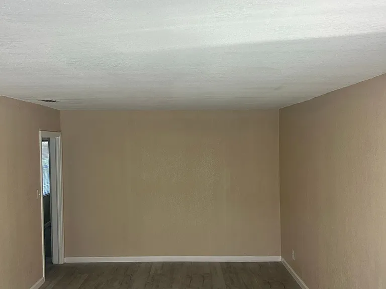 236 Hillside Dr — Photo 3