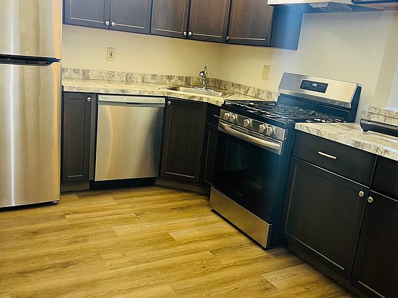 3rd image of 76 Sussex Pl