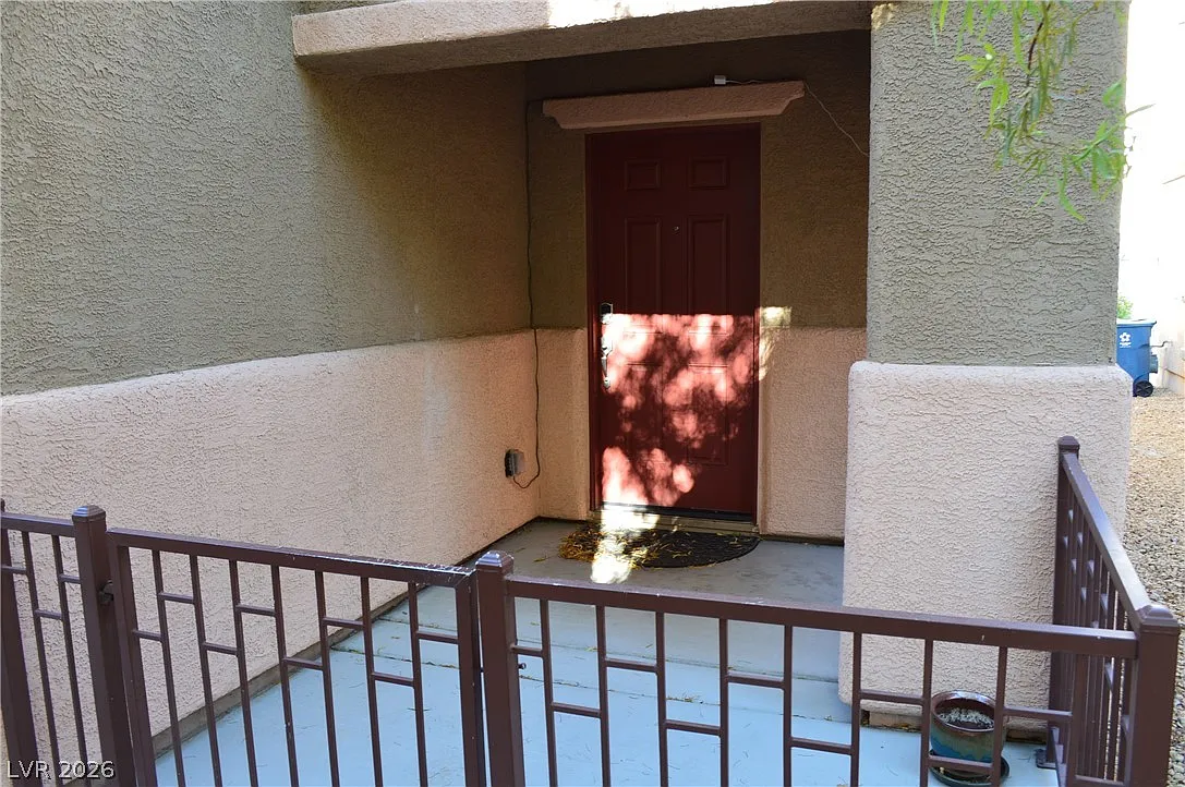 3 bed, 2.5 bath, 1642 sqft, $1,850 — Photo 2