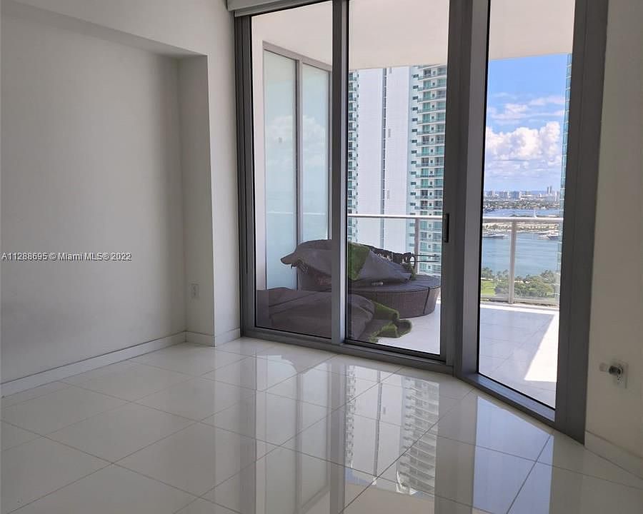 1st image of 851 NE 1st Ave #2805