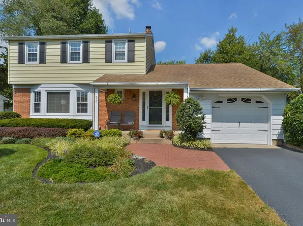 520 Mackin Dr, Cherry Hill, NJ 08002