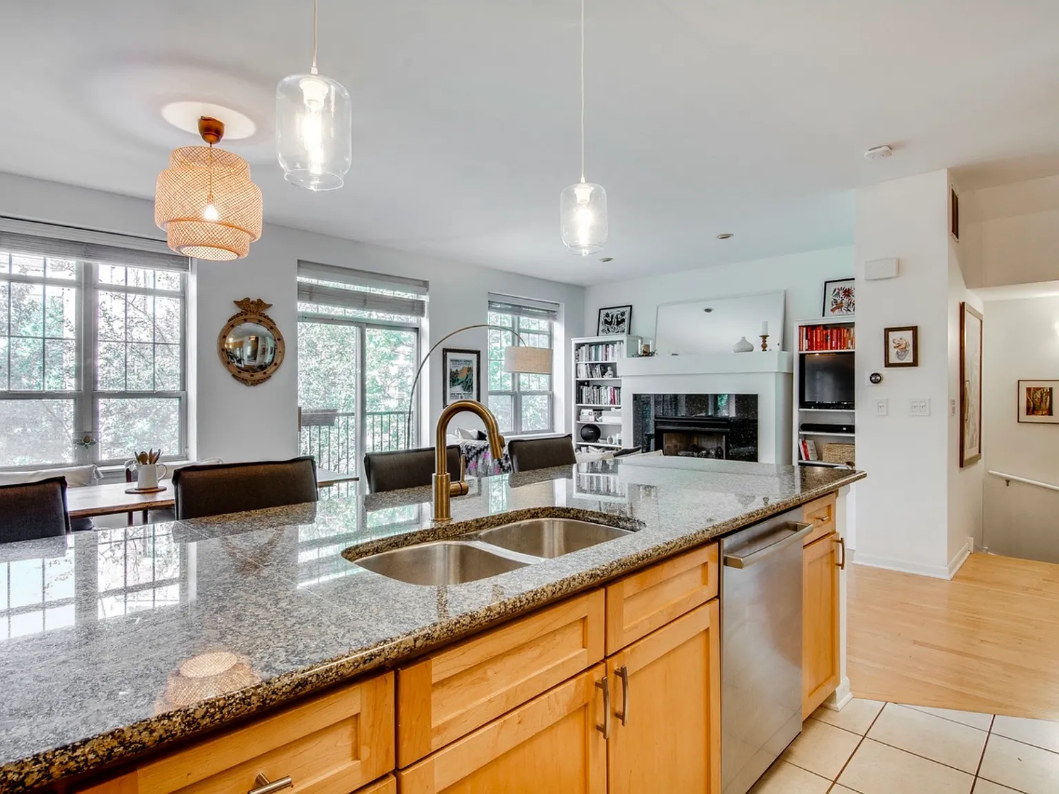 2 bed, 2.5 bath, 1500 sqft, $3,400 — Photo 4