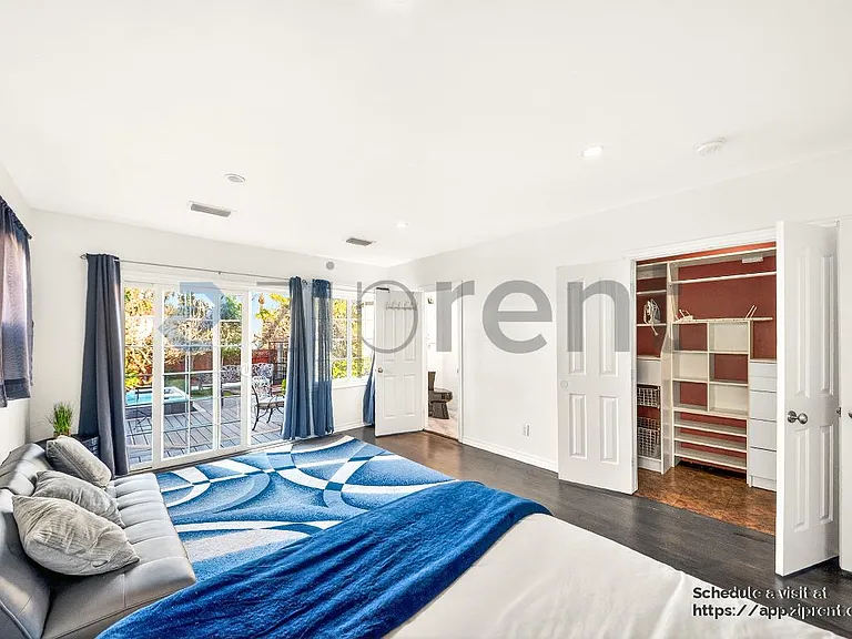 138 N Hamel Dr — Photo 25