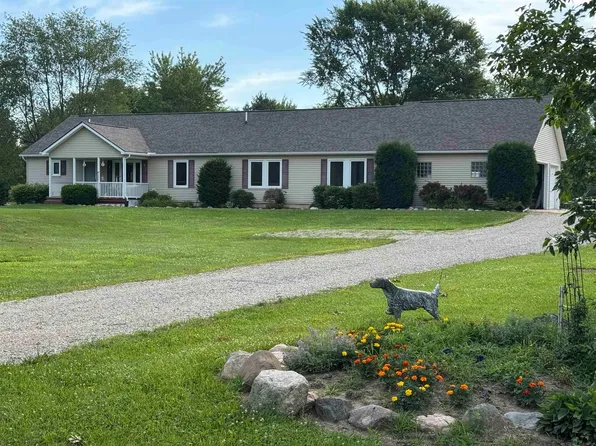 58520 Frost Rd, Lenox, MI 48048