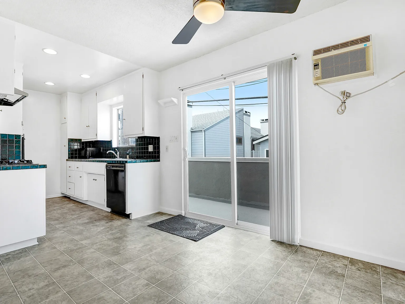 2 bed, 950 sqft, $4,250 — Photo 2