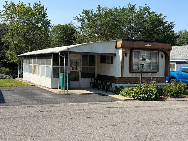 1st image of 1237 Central St Trailer 21