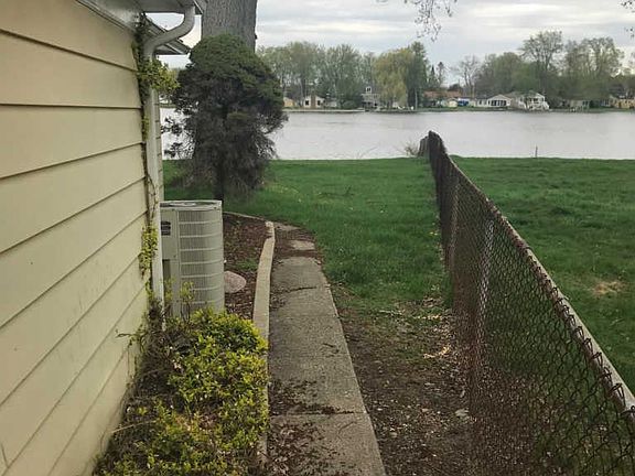 2nd image of 7940 Shady Beach Dr