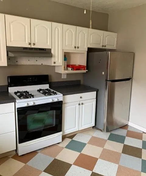 445 Cedarville St — Photo 5