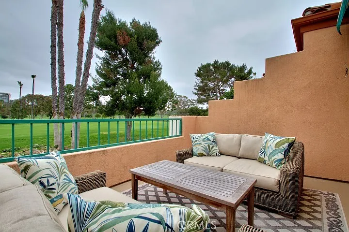 350 Villa Point Dr — Photo 2