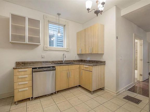 4th image of 313 Ord St