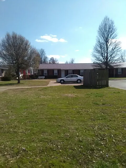 400 W Elm St
