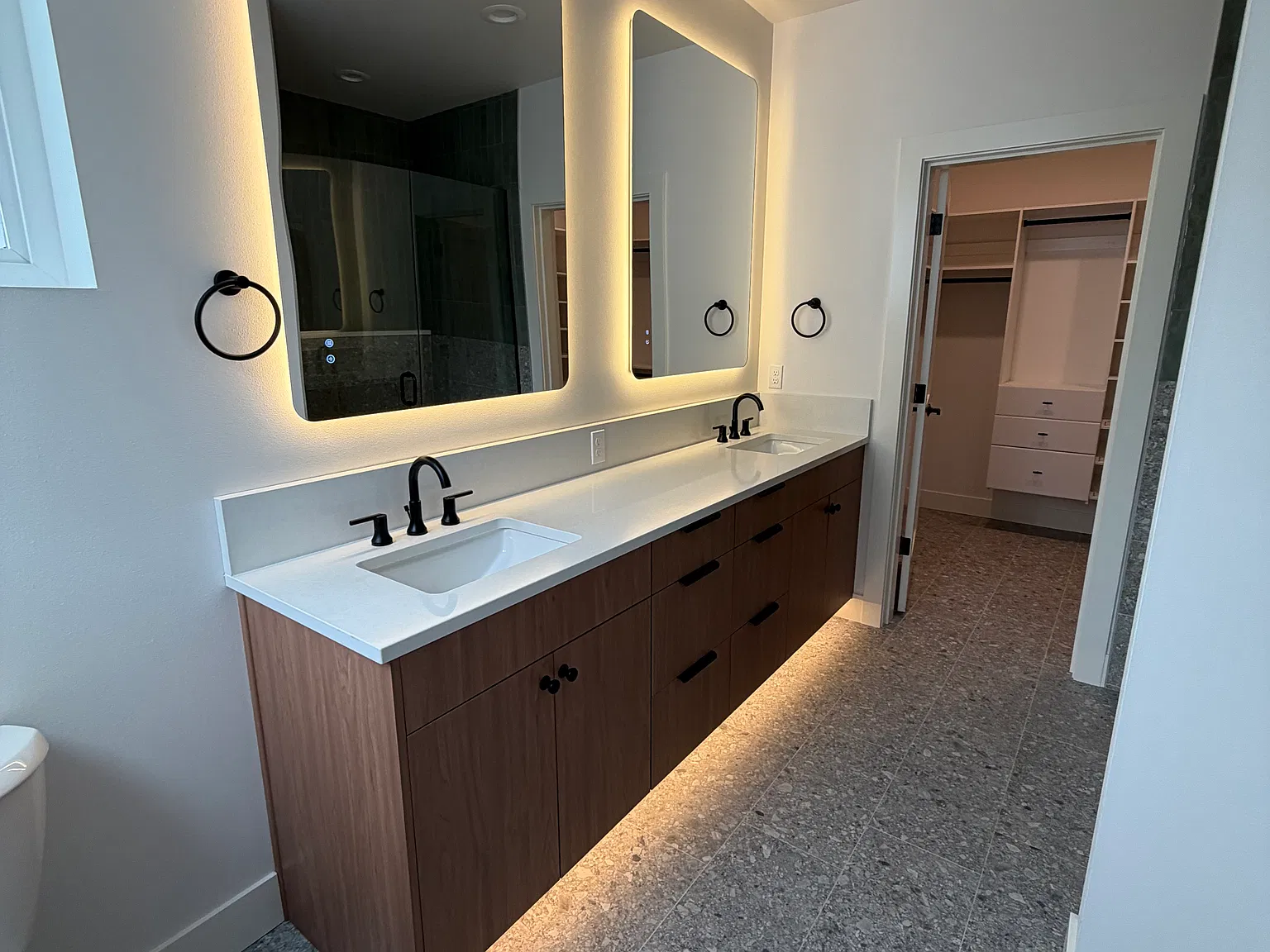 3 bed, 2.5 bath, 1673 sqft, $3,700 — Photo 3