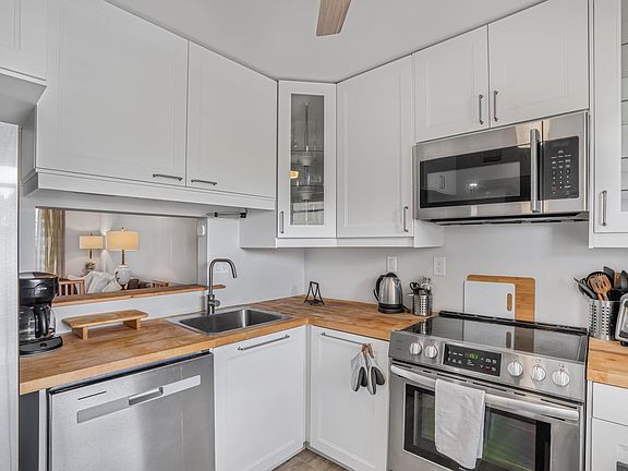 4th image of 3000 NW 48th Terrace #423