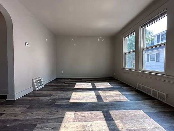 4th image of 854-856 Kellogg St #854