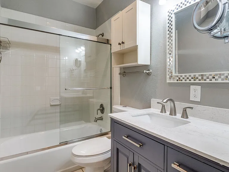4503 Gilbert Ave — Photo 9