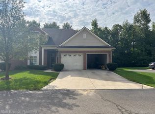 3540 Eagle Creek Dr, Shelby Township, MI 48317