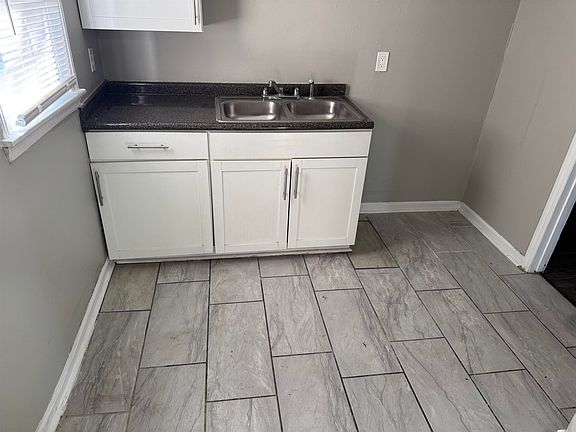 3rd image of 3771 Sturgeon Ave
