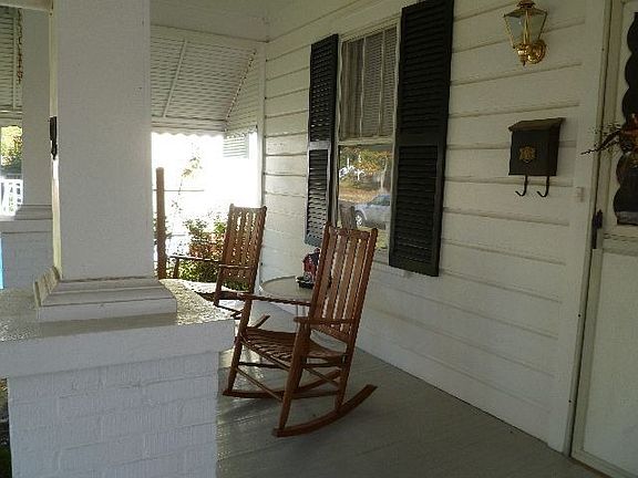 3rd image of 912 Oakland Ave
