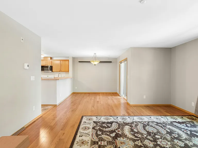 1652 25th Pl NE #203 — Photo 7