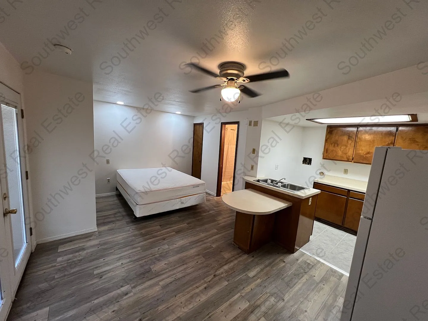 Beautiful Studio- All Bills Paid-Month To Month Leasing — Photo 3