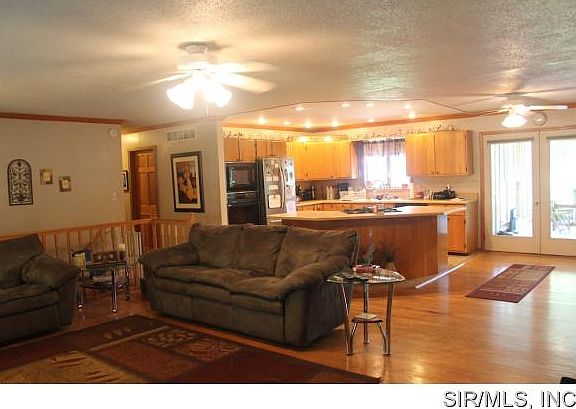 5th image of 801 Vine St