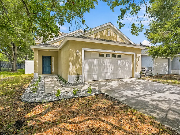 10215 Lakeside Vista Dr — Photo 1