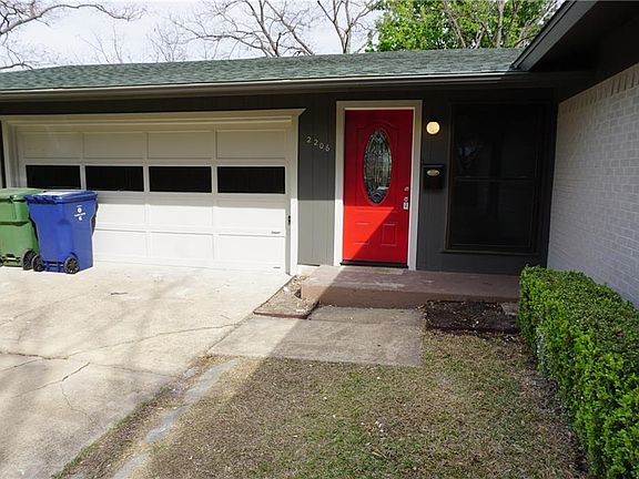 3rd image of 2206 Nottingham Dr