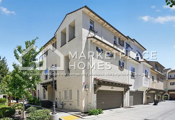 3 bed, 3.5 bath, 1600 sqft, $5,500 — Photo 3