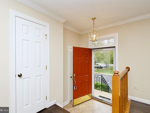 5th image of 6211 Glenshire Row