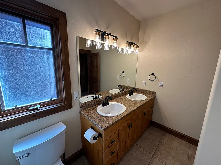 150 Adams St #15 — Photo 11