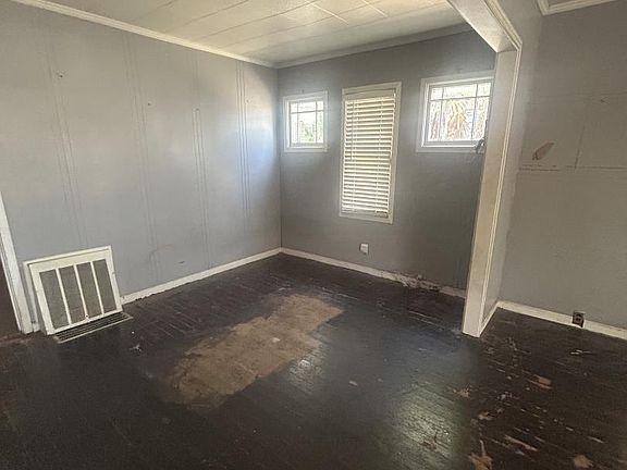 5th image of 310 Margaret St