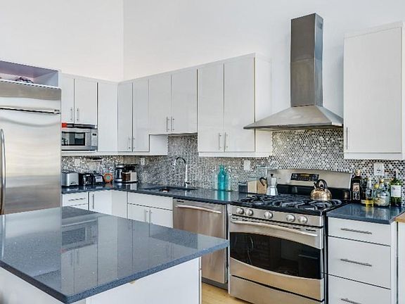 5th image of 446 W 38th St #Loft6