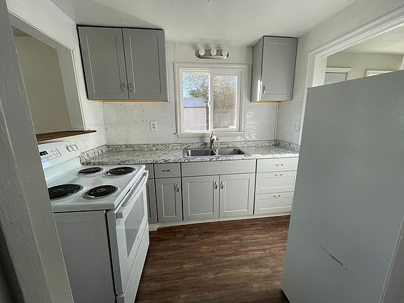 4th image of 528 Cheney St