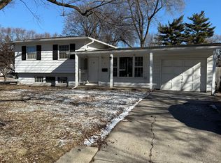 3 Scarsdale Rd, Montgomery, IL 60538