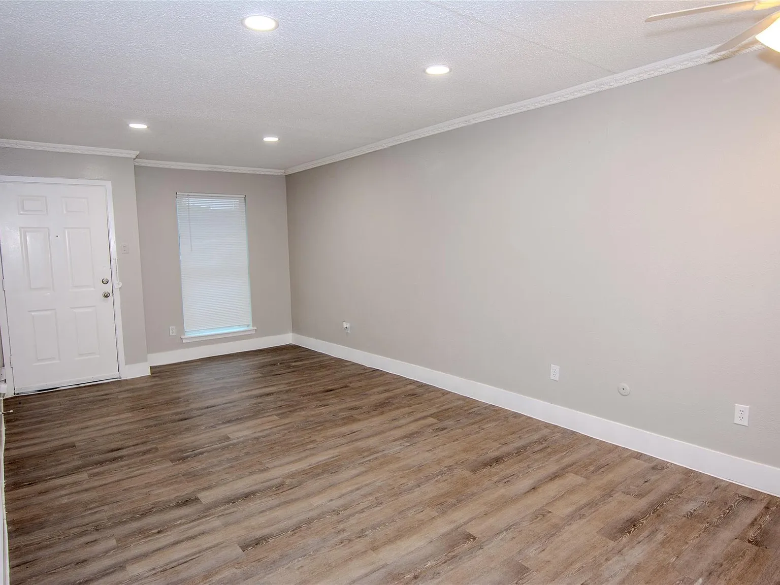 2 bed, 1.0 bath, 770 sqft, $1,250 — Photo 2