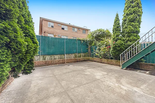 Sold by Remax Real Estate Professionals | media 11