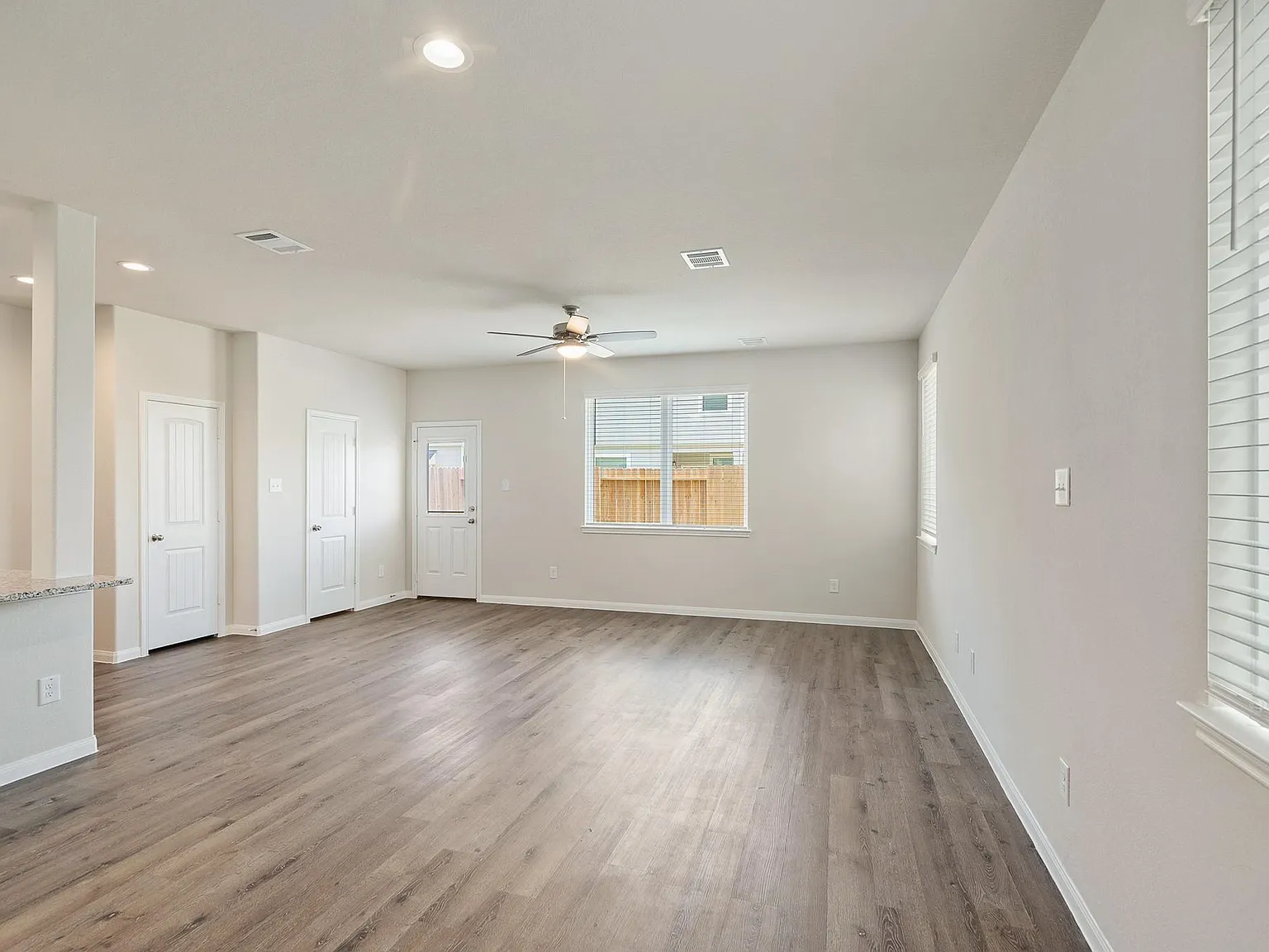 3 bed, 2.5 bath, 1711 sqft, $2,095 — Photo 4